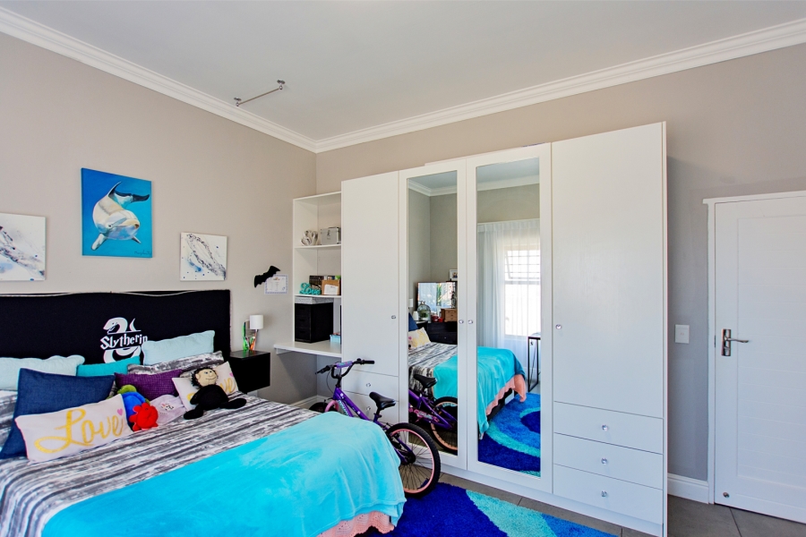 5 Bedroom Property for Sale in Myburgh Park Western Cape